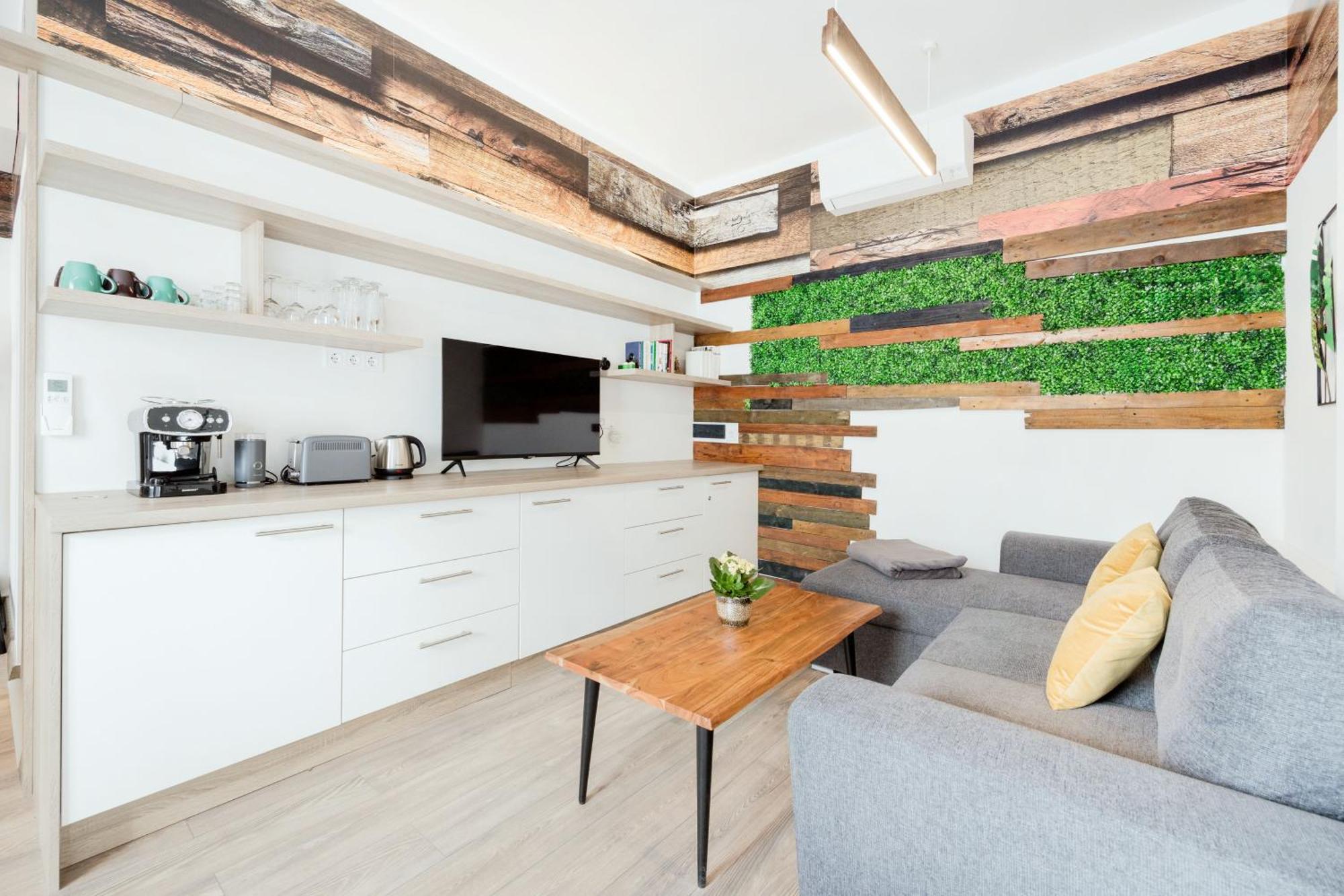 Elemental Retreats - Wood & Water Studios, Budapest